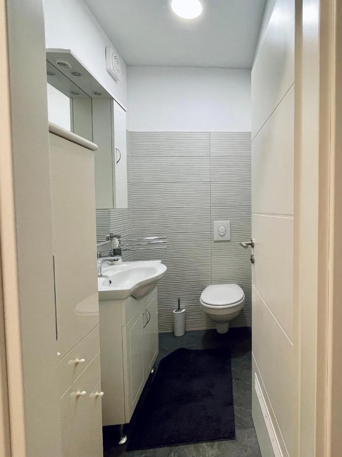 Alida Valli Apartment Kaštela Екстериор снимка